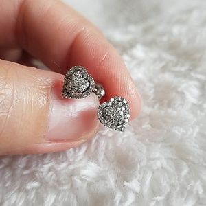 This are real diamond.. and the diamond are natura